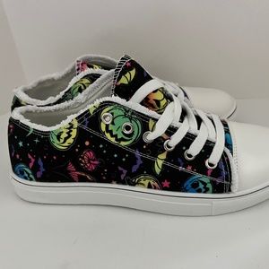 Halloween themed tennis shoes